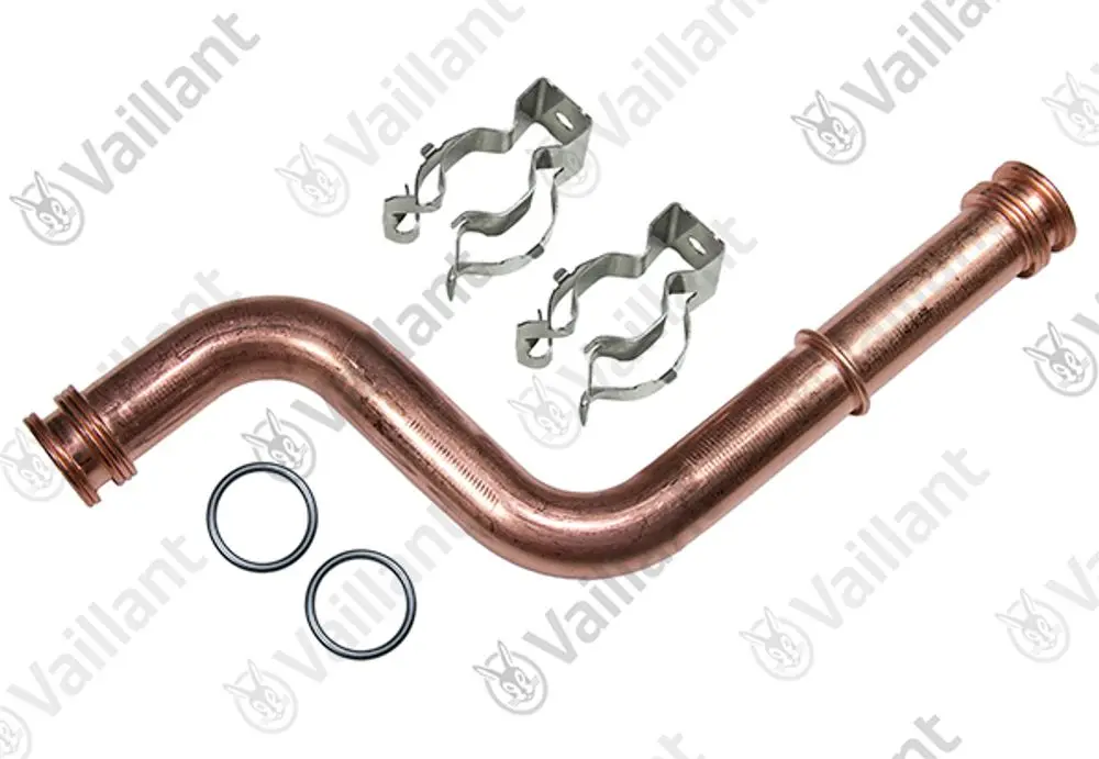 Kupferrohr mit einer Biegung, mit zwei O-Ringen und zwei Halterungen. Produkt der Marke Vaillant, verwendet in Heizungs- oder Sanitäranlagen.